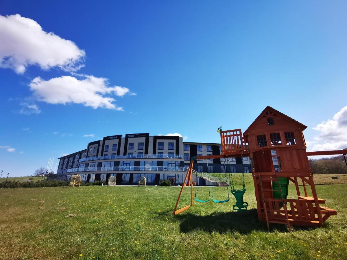 Hotel Mistral Sport Gniewino Esterno foto