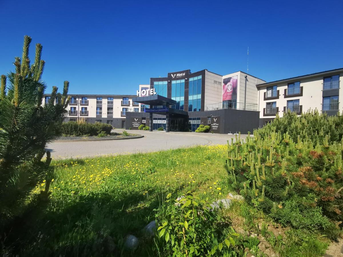 Hotel Mistral Sport Gniewino Esterno foto
