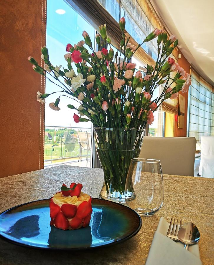 Hotel Mistral Sport Gniewino Esterno foto