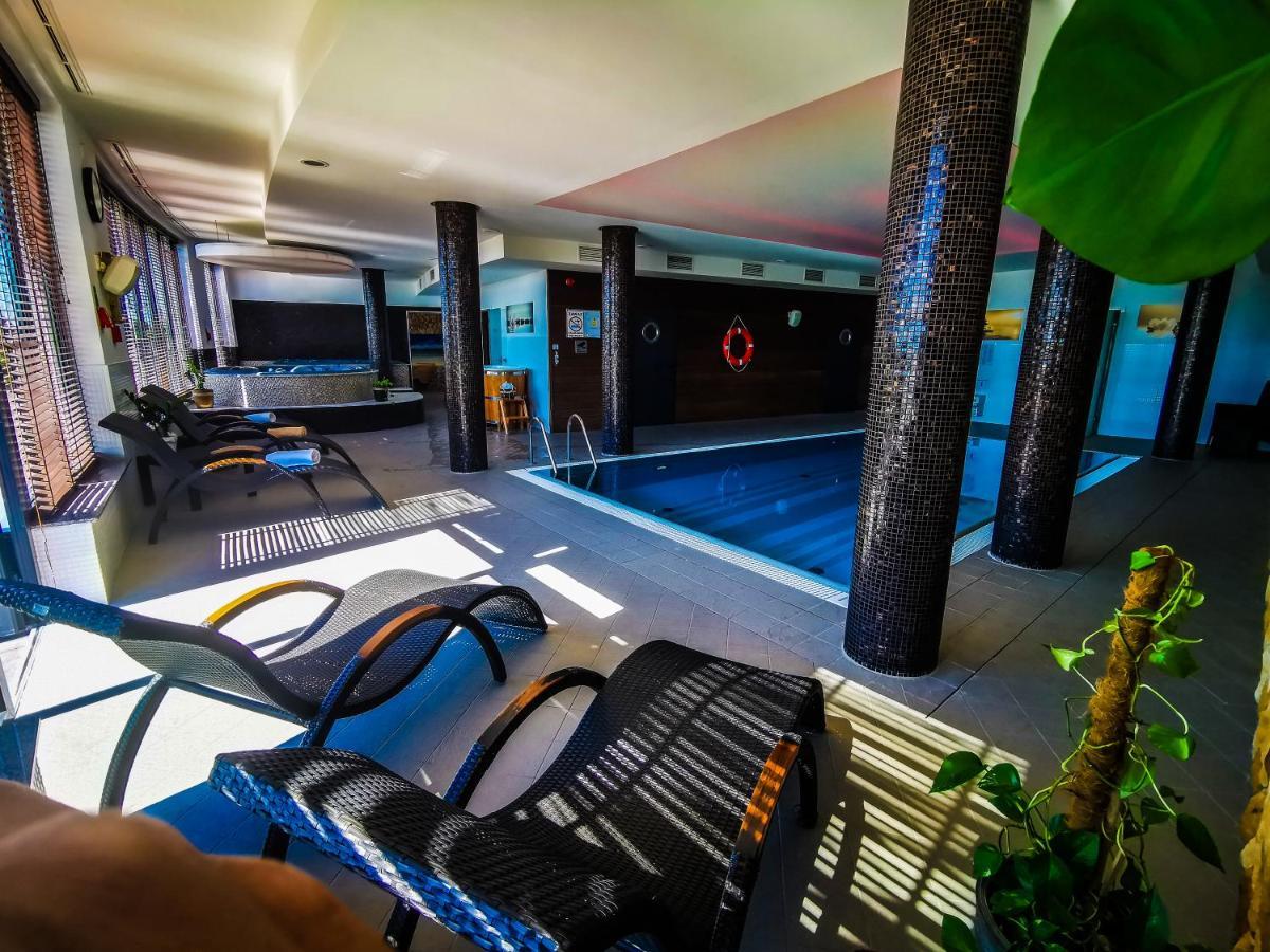 Hotel Mistral Sport Gniewino Esterno foto