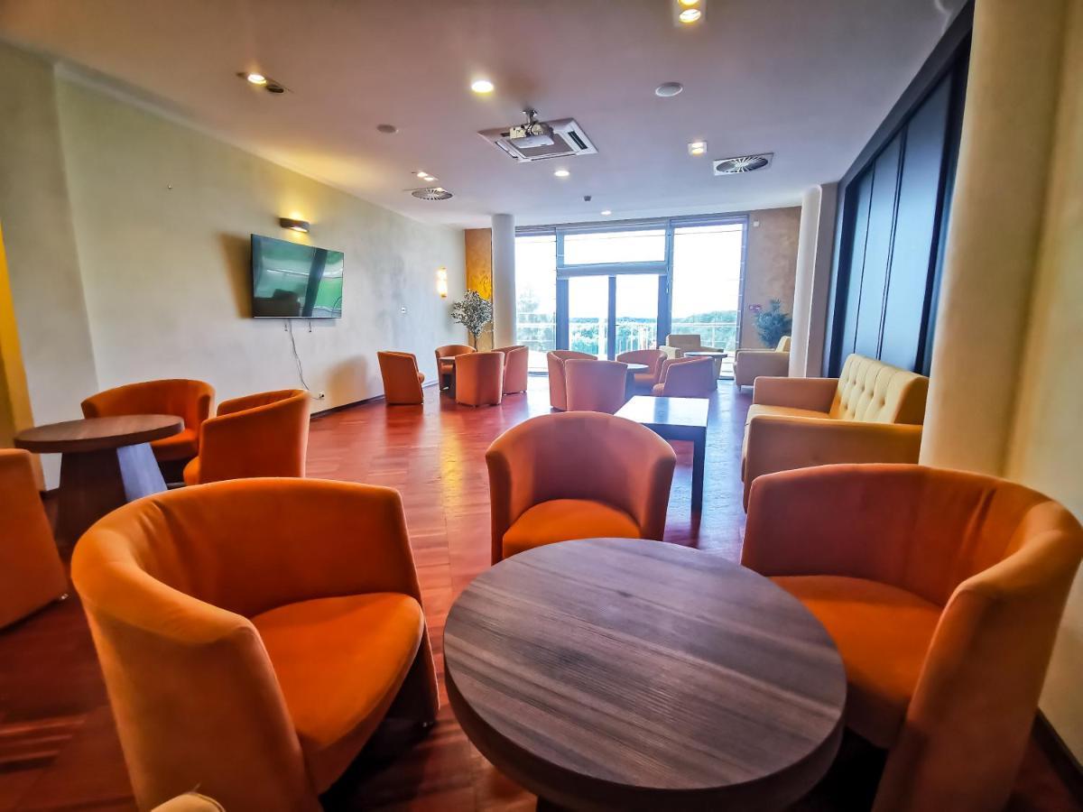 Hotel Mistral Sport Gniewino Esterno foto