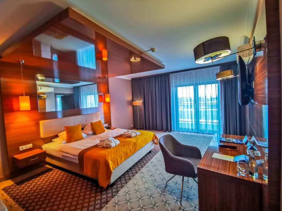 Hotel Mistral Sport Gniewino Esterno foto