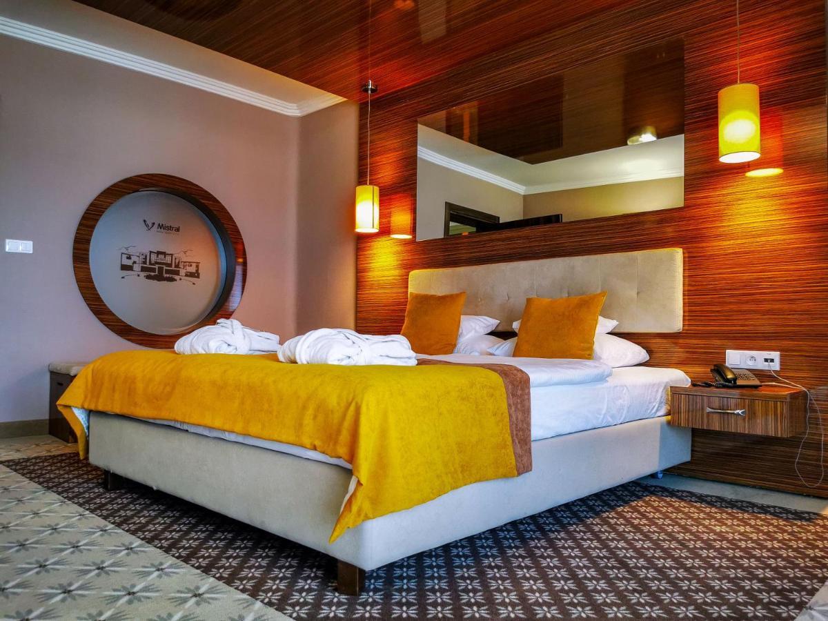 Hotel Mistral Sport Gniewino Esterno foto
