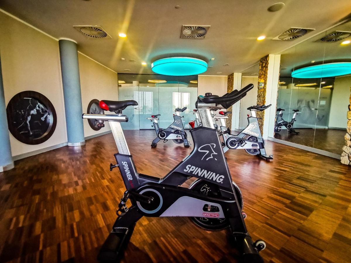 Hotel Mistral Sport Gniewino Esterno foto