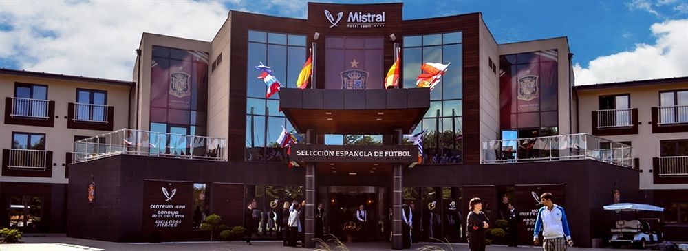 Hotel Mistral Sport Gniewino Esterno foto